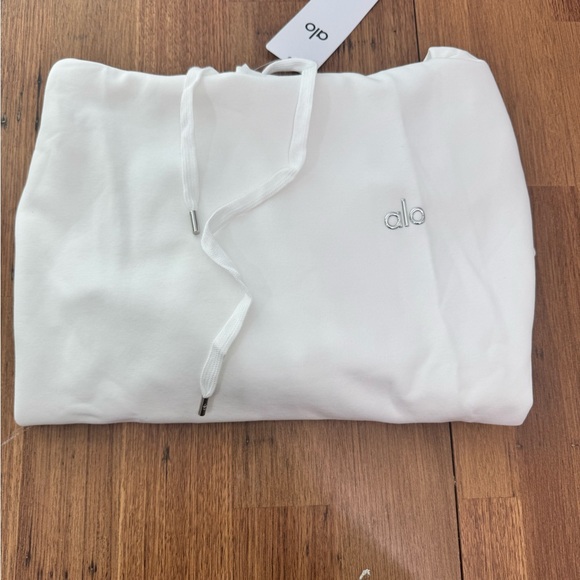 ALO Yoga Classic White Sweatshirt
Unisex - Picture 2 of 7